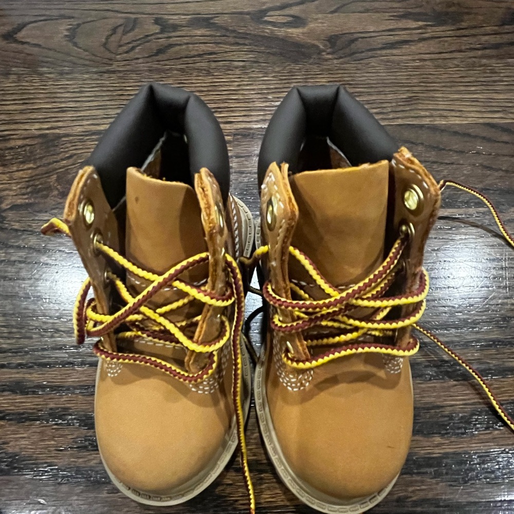Timberland Tan and Brown Boots Rugged Ankle-High Design